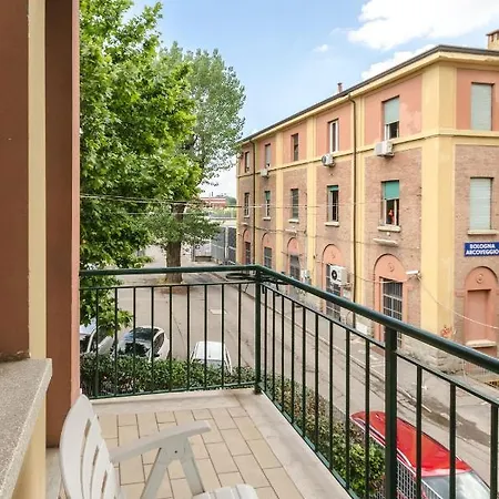 Carracci Apartment: Spazioso E Comodo Alla Stazione Bolonha
