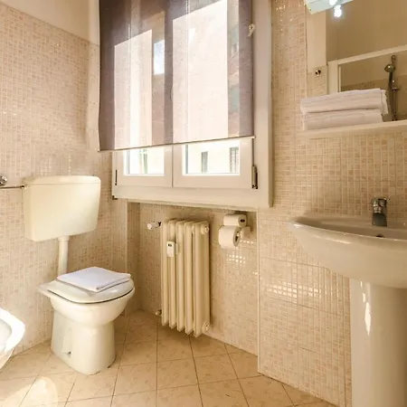 Apartment Carracci Apartment: Spazioso E Comodo Alla Stazione Bologna