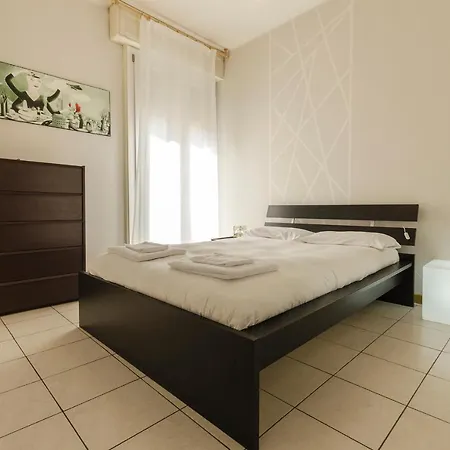 Apartment Carracci Apartment: Spazioso E Comodo Alla Stazione Bologna