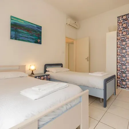 Apartamento Carracci Apartment: Spazioso E Comodo Alla Stazione Bolonha