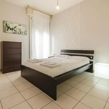 Carracci Apartment: Spazioso E Comodo Alla Stazione * Bologna