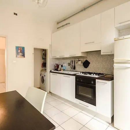 Carracci Apartment: Spazioso E Comodo Alla Stazione