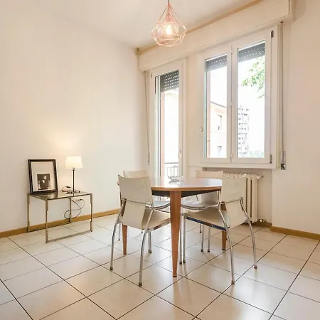 Lejlighed Carracci Apartment: Spazioso E Comodo Alla Stazione