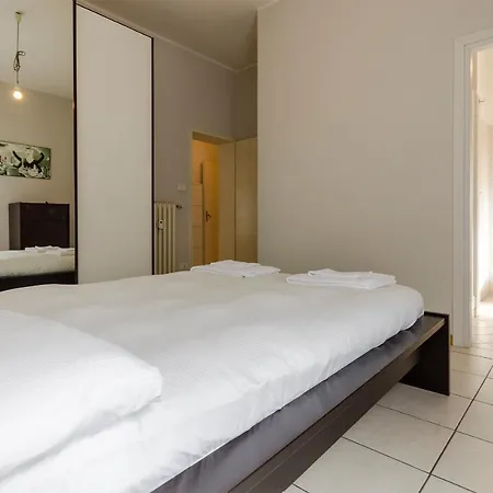 Carracci Apartment: Spazioso E Comodo Alla Stazione Lejlighed *