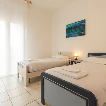 Carracci Apartment: Spazioso E Comodo Alla Stazione Lejlighed Bologna